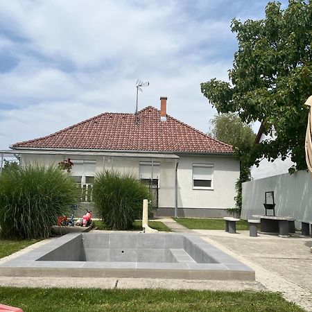 Pandora Pool Apartman Hajdúszoboszló 外观 照片
