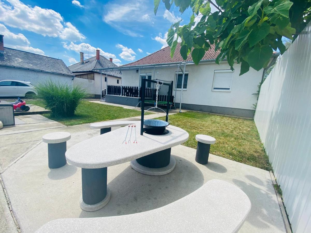 Pandora Pool Apartman Hajdúszoboszló 外观 照片