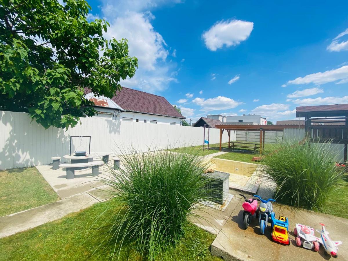 Pandora Pool Apartman Hajdúszoboszló 外观 照片
