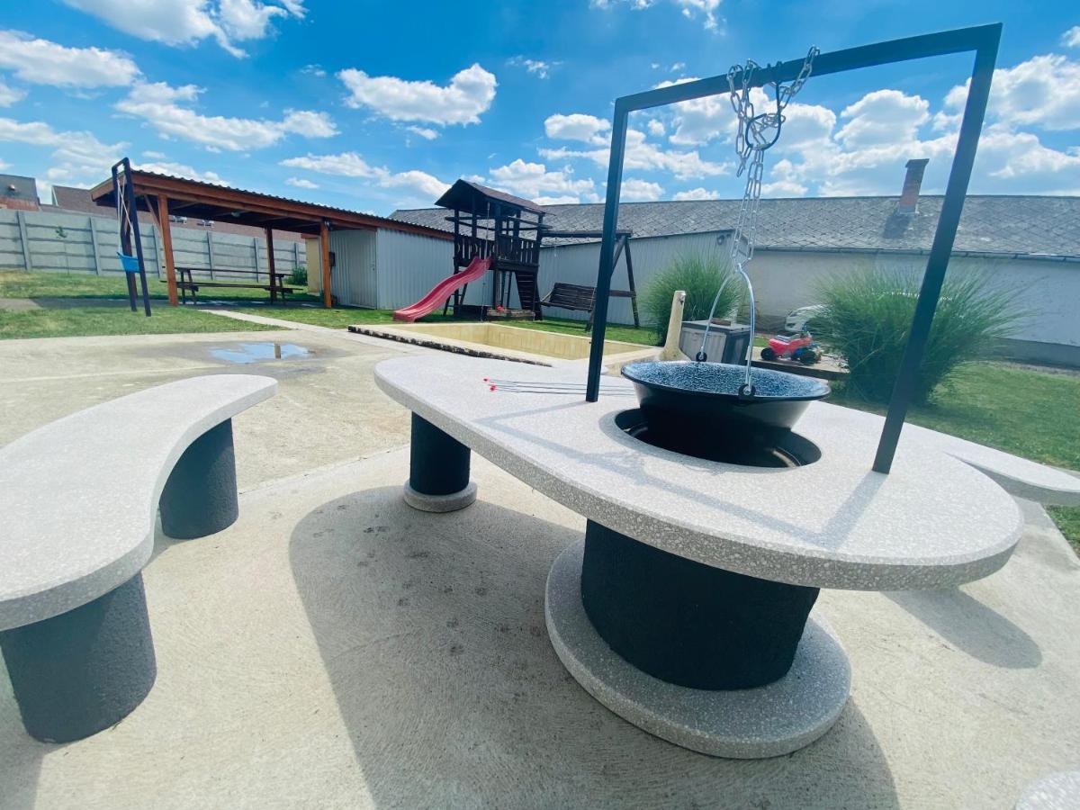 Pandora Pool Apartman Hajdúszoboszló 外观 照片